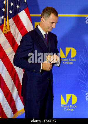 König Felipe VI von Spanien erhält der Miami-Dade Hochschule Presidential Medal in einer Zeremonie anlässlich der Freedom Tower Featuring: König Felipe VI wo: Miami, Florida, USA bei: 17 Sep 2015 Stockfoto