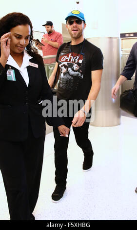 Chris Martin am Los Angeles International Airport (LAX) mit: Chris Martin wo: Los Angeles, California, Vereinigte Staaten von Amerika als: 18 Sep 2015 Stockfoto