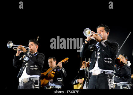 Las Vegas, USA. 8. November 2015. Eine Mariachi-Band führt in die Bernie Sanders politische Kundgebung heute Abend bei der College von Südnevada - Cheyenne-Campus im nördlichen Las Credit: Ken Howard/Alamy Live News Stockfoto