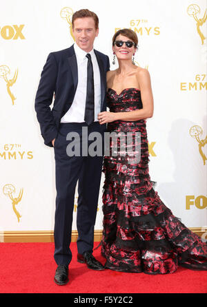 Promis kommen am 67. Emmys Red Carpet im Microsoft-Theater.  Mitwirkende: Damian Lewis, Helen McCrory Where: Los Angeles, California, Vereinigte Staaten von Amerika als: 20 Sep 2015 Stockfoto