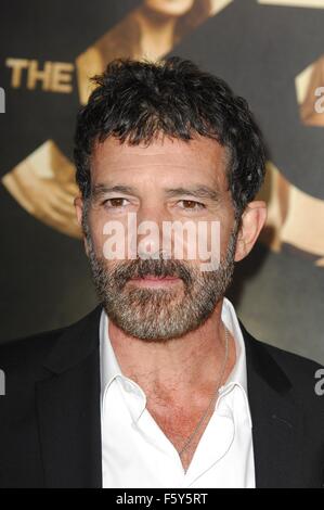 Los Angeles, CA, USA. 9. November 2015. Antonio Banderas im Ankunftsbereich für die 33 Premiere beim AFI Fest, TCL Chinese 6 Sälen (ehemals Grauman), Los Angeles, CA 9. November 2015. Bildnachweis: Elizabeth Goodenough/Everett Collection/Alamy Live-Nachrichten Stockfoto