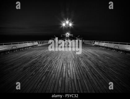 Cromer Pier bei Nacht Stockfoto