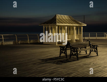 Cromer Pier bei Nacht Stockfoto