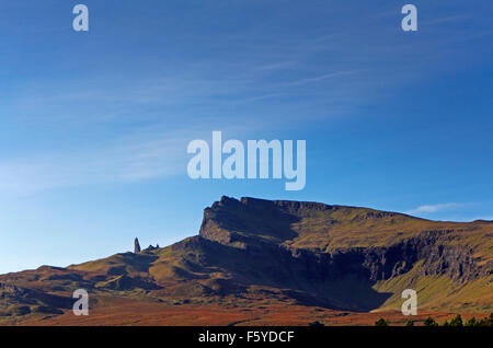 Ein Blick auf The Storr und The Old Man of Storr auf Trotternish, Isle Of Skye, innere Hebriden, Schottland, Vereinigtes Königreich. Stockfoto