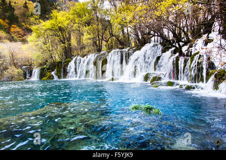 Wasserfall namens Pfeil Bambus ist Naturlandschaft Jiuzhaigou landschaftlich in Sichuan, China Stockfoto