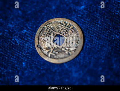 Die Objekte vorgestellt:-geschnitzt von rotem Lack auf Holzkern 1403-24 Features Szenen des kaiserlichen Haushalts 35 cm Durchmesser.  -ein p Stockfoto