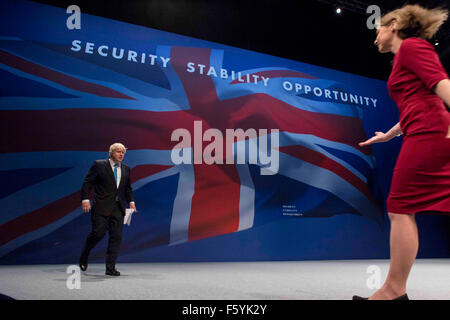 Bürgermeister von London Boris Johnson auf der Bühne mit seiner Rede beim Parteitag der konservativen, Manchester, Oktober 2015 Stockfoto