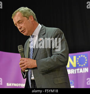 Gloucester UK. 9. November 2015. UKIP Führer Nigel Farage MEP Kampagne "Say No glauben In Großbritannien Rallye" in der Gloucester GL1 Mitte. Bildnachweis: Charlie Bryan/Alamy Live News Stockfoto