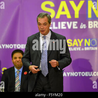 Gloucester UK. 9. November 2015. UKIP Führer Nigel Farage MEP Kampagne "Say No glauben In Großbritannien Rallye" in der Gloucester GL1 Mitte. Bildnachweis: Charlie Bryan/Alamy Live News Stockfoto