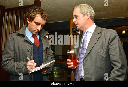 Gloucester UK. 9. November 2015. UKIP Führer Nigel Farage MEP Kampagne "Say No glauben In Großbritannien Rallye" in der Gloucester GL1 Mitte. Bildnachweis: Charlie Bryan/Alamy Live News Stockfoto