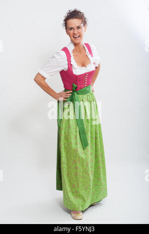 Volle Porträt einer Frau im dirndl Stockfoto