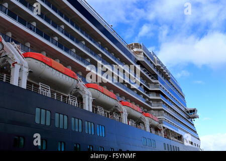 Seitenansicht des Schiff Kreuzfahrtschiff Eurodam aus Rotterdam Stockfoto