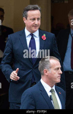 Chatham House, London, UK. 10. November 2015. Der britische Premierminister David Cameron verlässt Chatham House nach einer Rede skizziert seine Forderungen nach EU-Reform. Bildnachweis: Paul Davey/Alamy Live-Nachrichten Stockfoto