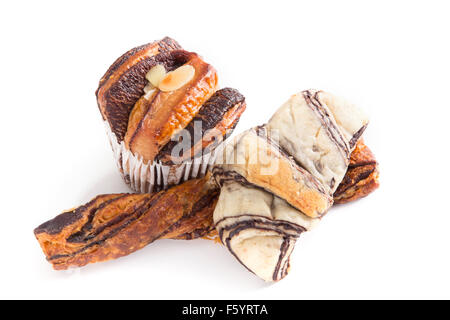 verschiedene Arten von Brot, die isoliert auf einem weißen Hintergrund. Stockfoto