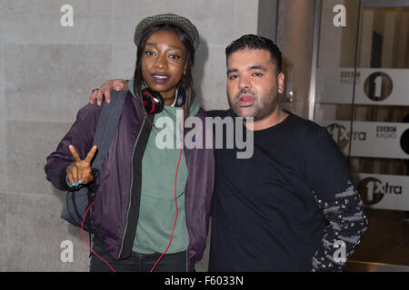 Prominente in den BBC Radio 1 Studios Featuring: Naughty Boy, Shahid Khan, wenig Simz, Busch Ajikawo wo: London, Vereinigtes Königreich bei: 23 Sep 2015 Stockfoto