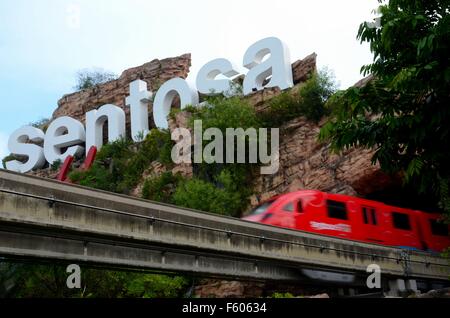 Sentosa Island Resort Monorail und ikonische Zeichen Singapur Stockfoto