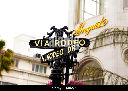 Ein Zeichen für Rodeo Drive in Beverly HIlls Kalifornien Stockfoto