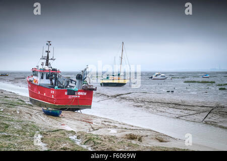 Die Herzmuschel Boot, LO 20 Lewis Andrew gefesselt im Leigh on Sea in Essex. Stockfoto