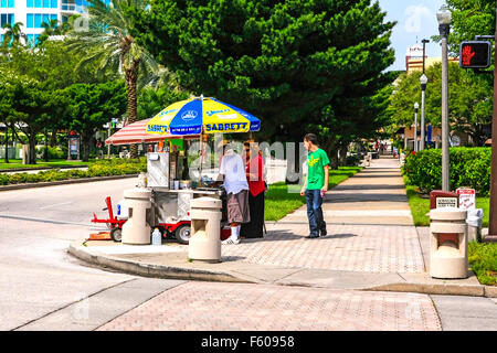 Hotdog-Stand in der Innenstadt von St. Petersburg in Florida Stockfoto