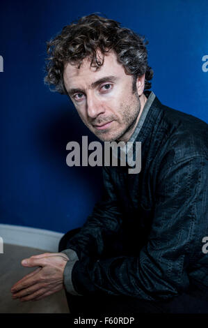 Thomas Heatherwick feierte UK Architekt und Designer entworfen, die 2012 Olympischen Kessel. Thomas ist ein Honorary Fellow der RIBA und Senior Fellow des Royal College of Art. Heatherwick Studio Kunden zählen: Bauträger, öffentlich Gesellschaften mit beschränkter Haftung, Staatsfonds, Religionsgemeinschaften, die britische Regierung, Kommunen, Stiftungen, eine Schule, ein Krankenhaus, ein Gepäck-Unternehmen, landete Estates, Museen und Privatpersonen.  Im Bild auf 5 x 15 Veranstaltung The Tabernacle, West London. Gastredner. Stockfoto