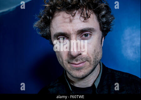 Thomas Heatherwick feierte UK Architekt und Designer entworfen, die 2012 Olympischen Kessel. Thomas ist ein Honorary Fellow der RIBA und Senior Fellow des Royal College of Art. Heatherwick Studio Kunden zählen: Bauträger, öffentlich Gesellschaften mit beschränkter Haftung, Staatsfonds, Religionsgemeinschaften, die britische Regierung, Kommunen, Stiftungen, eine Schule, ein Krankenhaus, ein Gepäck-Unternehmen, landete Estates, Museen und Privatpersonen.  Im Bild auf 5 x 15 Veranstaltung The Tabernacle, West London. Gastredner. Stockfoto