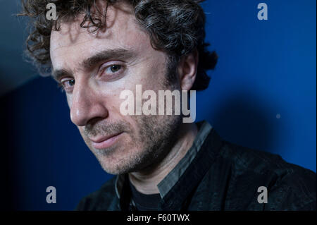 Thomas Heatherwick feierte UK Architekt und Designer entworfen, die 2012 Olympischen Kessel. Thomas ist ein Honorary Fellow der RIBA und Senior Fellow des Royal College of Art. Heatherwick Studio Kunden zählen: Bauträger, öffentlich Gesellschaften mit beschränkter Haftung, Staatsfonds, Religionsgemeinschaften, die britische Regierung, Kommunen, Stiftungen, eine Schule, ein Krankenhaus, ein Gepäck-Unternehmen, landete Estates, Museen und Privatpersonen.  Im Bild auf 5 x 15 Veranstaltung The Tabernacle, West London. Gastredner. Stockfoto