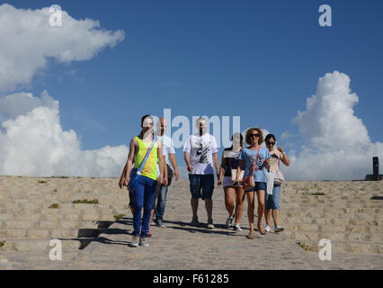 Touristen in der Altstadt Dalt Vila Ibiza Spanien Stockfoto