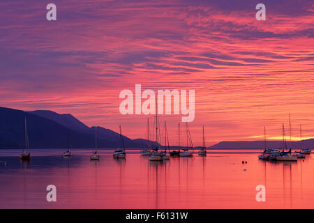 Segelboote im Hafen bei Sonnenuntergang, Ushuaia, Feuerland, Argentinien Stockfoto