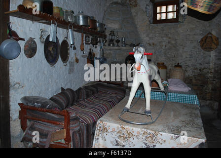 Ein Schaukelpferd und andere Antiquitäten in ein privates Museum, Omodos, Zypern Stockfoto