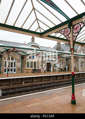 Die restaurierten und unter Denkmalschutz stehenden Bahnhof in Grange-über-Sande Cumbria UK Stockfoto