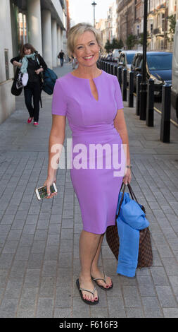 Carol Kirkwood spotted bei den BBC-Studios-Featuring: Carol Kirkwood wo: London, Vereinigtes Königreich bei: 28. Sep 2015 Stockfoto