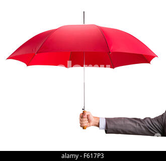 Geschäftsmann Hand mit einem roten Regenschirm isoliert auf weiss Stockfoto