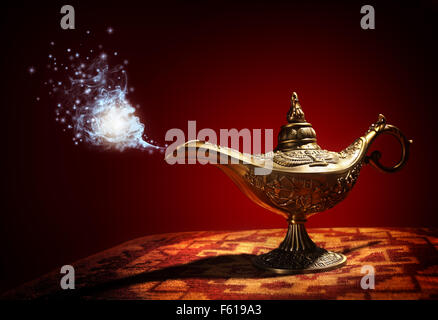 Aladdins Genie Wunderlampe Stockfoto