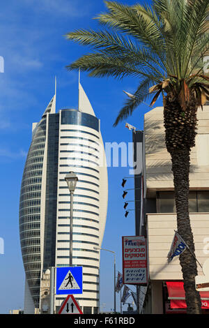 Der Segel-Turm, Hafen von Haifa, Israel Stockfoto