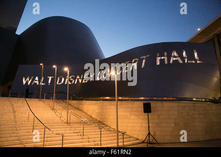 Prominente besuchen LA Philharmonic Walt Disney Concert Hall Opening Night Concert und Gala in der Walt Disney Concert Hall.  Mitwirkende: Atmosphäre wo: Los Angeles, California, Vereinigte Staaten von Amerika als: 29 Sep 2015 Stockfoto