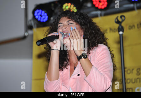 Prominente teilnehmen Student Lock an Intu Merry Hill Shopping Centre Featuring: Karen Harding wo: Dudley, West Midlands, England bei: 29. Sep 2015 Stockfoto