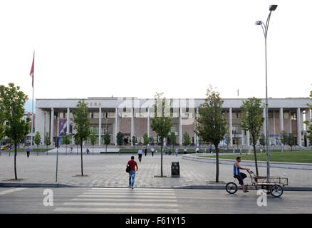 Oper in Skanderbeg-Platz.  Skanderbeg-Platz, Tirana, Albanien. 02 Sep 15 Stockfoto