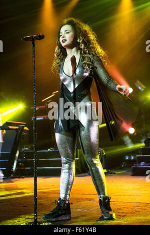 O2 Academy Brixton, Brixton, London, UK, 10. November 2015, Ella Eyre, Ella Eyre erklingt in der Londoner O2 Academy Brixton, Credit: Richard Soans/Alamy Live News Stockfoto