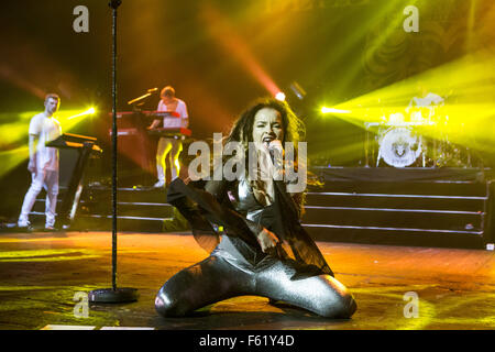 O2 Academy Brixton, Brixton, London, UK, 10. November 2015, Ella Eyre, Ella Eyre erklingt in der Londoner O2 Academy Brixton, Credit: Richard Soans/Alamy Live News Stockfoto