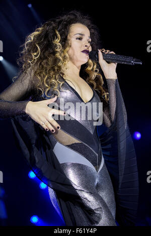 O2 Academy Brixton, Brixton, London, UK, 10. November 2015, Ella Eyre, Ella Eyre erklingt in der Londoner O2 Academy Brixton, Credit: Richard Soans/Alamy Live News Stockfoto
