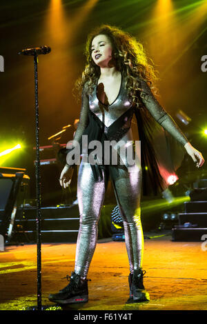 O2 Academy Brixton, Brixton, London, UK, 10. November 2015, Ella Eyre, Ella Eyre erklingt in der Londoner O2 Academy Brixton, Credit: Richard Soans/Alamy Live News Stockfoto