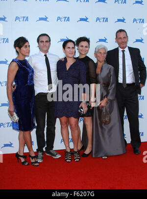 PETA 35th Anniversary Bash im Hollywood Palladium - Ankünfte mit statt: Summer Phoenix, Joaquin Phoenix, Liberty Phoenix, Rain Phoenix Arlyn Phoenix, Jeffrey Weisberg Where: Los Angeles, California, Vereinigte Staaten von Amerika als: 30 Sep 2015 Stockfoto