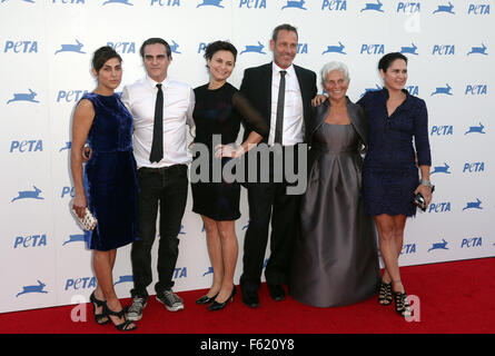 PETA 35th Anniversary Bash im Hollywood Palladium - Ankünfte mit statt: Joaquin Phoenix, Arlyn Phoenix, Rain Phoenix, Liberty Phoenix, Jeffrey Weisberg, Summer Phoenix wo: Hollywood, Kalifornien, USA als: 30 Sep 2015 Stockfoto