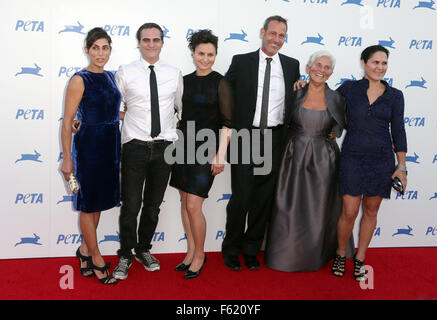 PETA 35th Anniversary Bash im Hollywood Palladium - Ankünfte mit statt: Joaquin Phoenix, Arlyn Phoenix, Rain Phoenix, Liberty Phoenix, Jeffrey Weisberg, Summer Phoenix wo: Hollywood, Kalifornien, USA als: 30 Sep 2015 Stockfoto