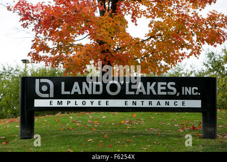 Ein Logo Zeichen außerhalb der Hauptsitz des Land O' Lakes, Inc., in Arden Hills, Minnesota am 24. Oktober 2015. Stockfoto