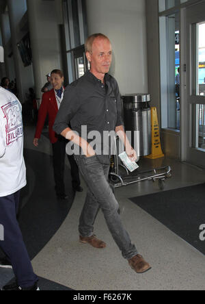 Rene Russo fährt vom Los Angeles International Airport (LAX) mit ihrem Ehemann Dan Gilroy Featuring: Dan Gilroy wo: Los Angeles, California, Vereinigte Staaten von Amerika bei: 2. Oktober 2015 Stockfoto