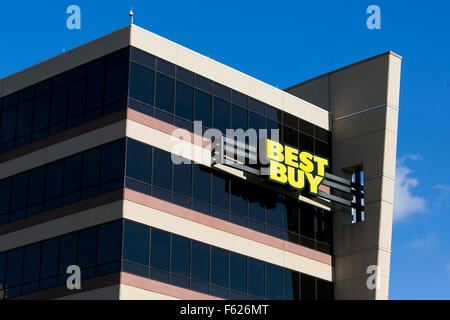 Ein Logo Zeichen außerhalb der Hauptsitz der Best Buy Co., Inc. in Richfield, Minnesota am 24. Oktober 2015. Stockfoto