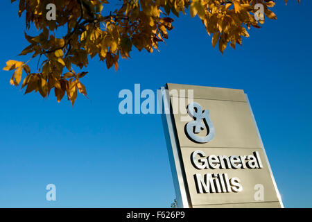 Ein Logo Zeichen außerhalb der Hauptsitz von General Mills, Inc., in Minneapolis, Minnesota am 24. Oktober 2015. Stockfoto