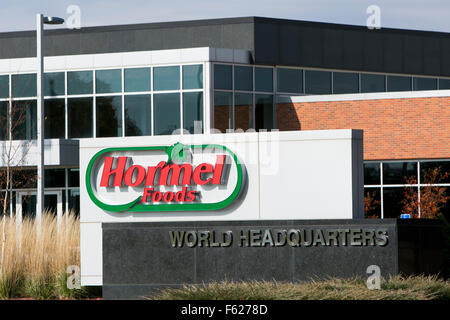 Ein Logo Zeichen außerhalb der Hauptsitz von Hormel Foods Corporation in Austin, Minnesota am 25. Oktober 2015. Stockfoto