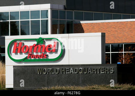 Ein Logo Zeichen außerhalb der Hauptsitz von Hormel Foods Corporation in Austin, Minnesota am 25. Oktober 2015. Stockfoto